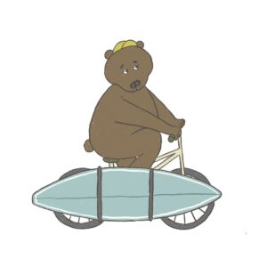 サーフボードを自転車に載せて走る熊
